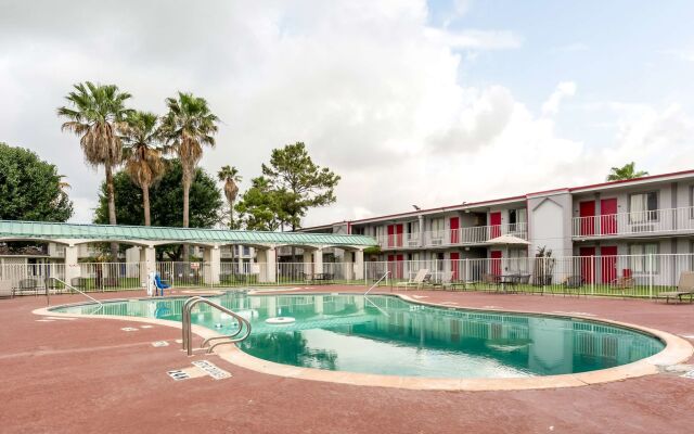 Motel 6 Houston, TX - East