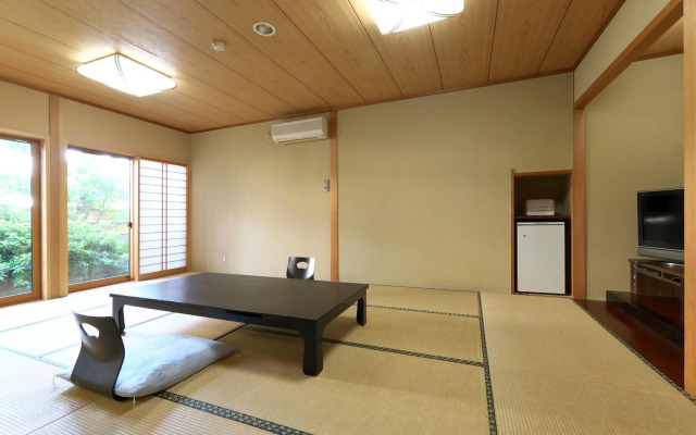 Yuraku Hotel