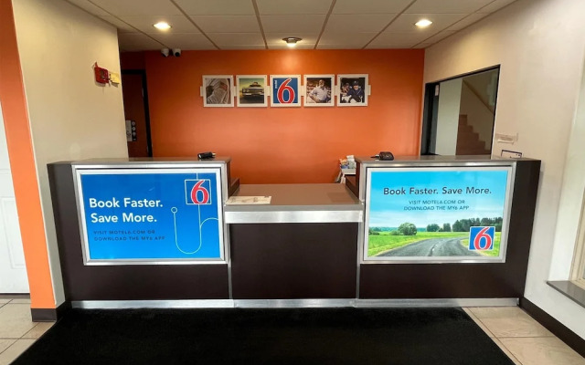 Studio 6 Suites Urbana, IL