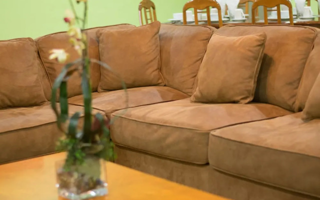 Beverly's Oasis Suites