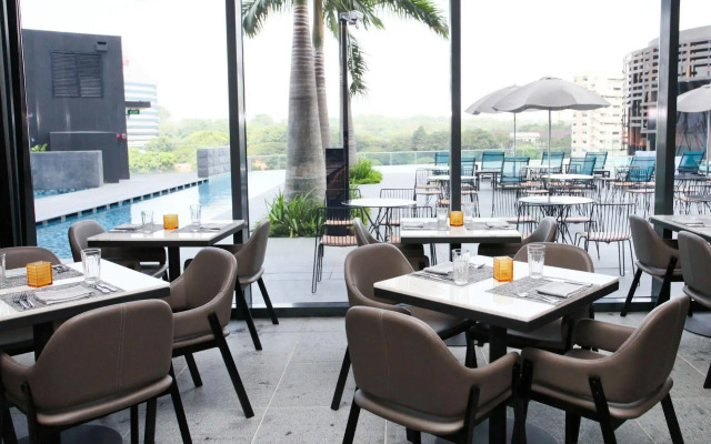 Momentus Hotel Alexandra