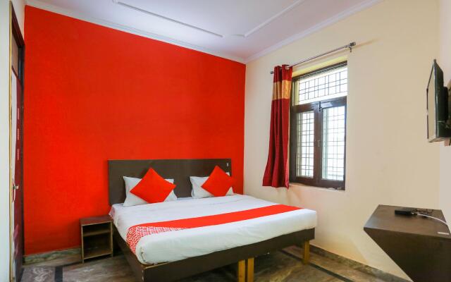 OYO 62680 Royal Galaxy In