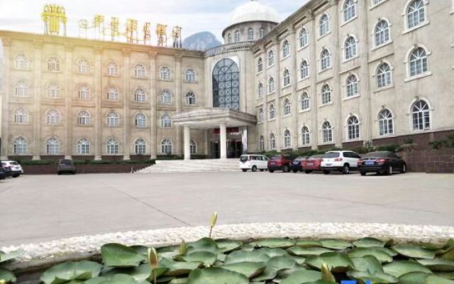 Shengshi Luoma Holiday Hotel