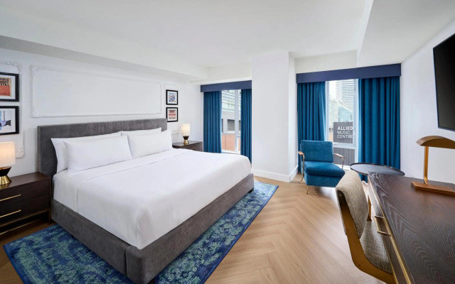 Pantages Hotel Downtown Toronto