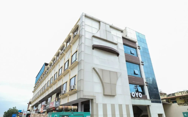 OYO Flagship 070 Hotel Orient Palace