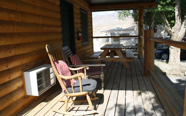 The Historic Wapiti Lodge