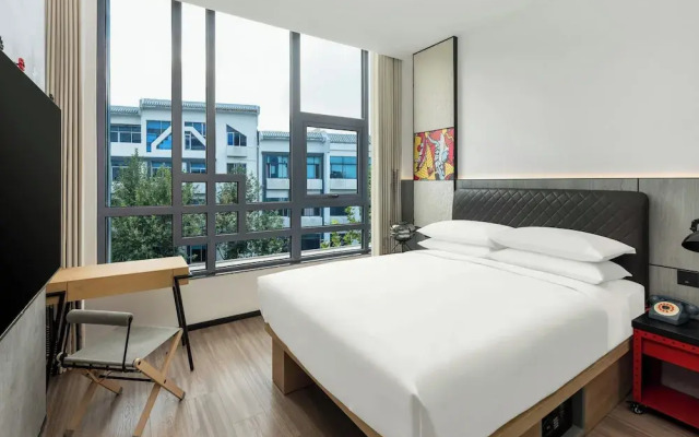 Moxy Suzhou City Centre