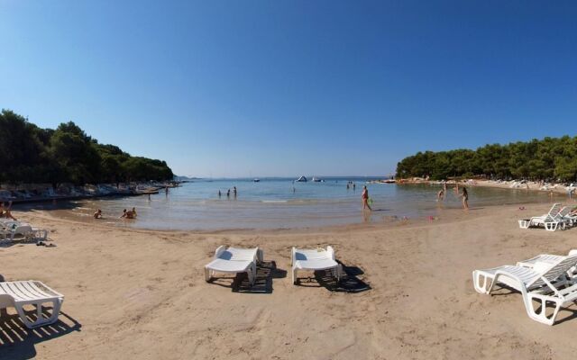 Superb 5 Villa With Heatable Pool Terrace, 4 en Suite Bedrooms, 5 km From sea