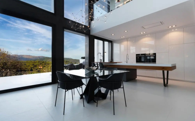 Montblau in Buger With 4 Bedrooms and 5 Bathrooms