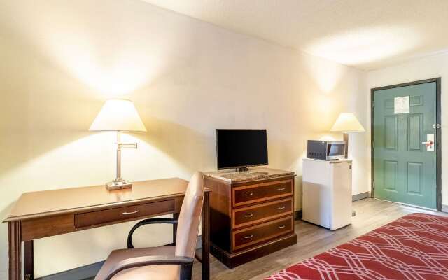 Econo Lodge Acworth