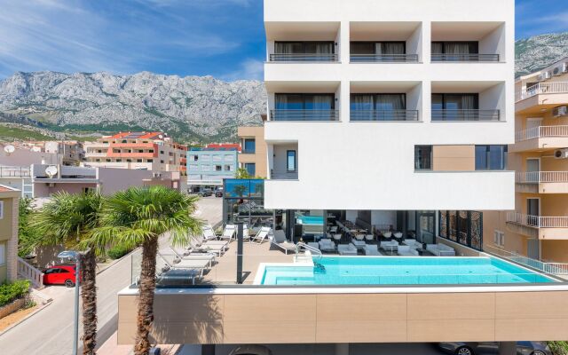 Hotel Ani