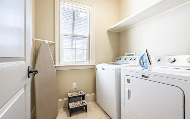 Villa Lago 1975 S2G 4BR 4BA 10