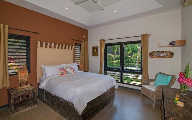 Luxury Villa sleeps 6, Beach Access, Montego Bay