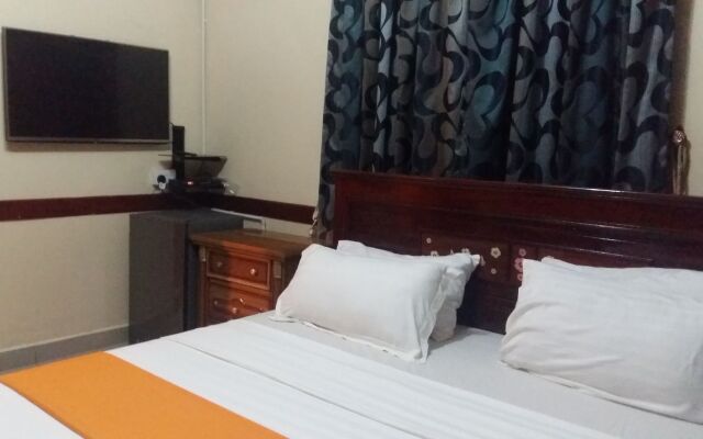 Embrace Hotel