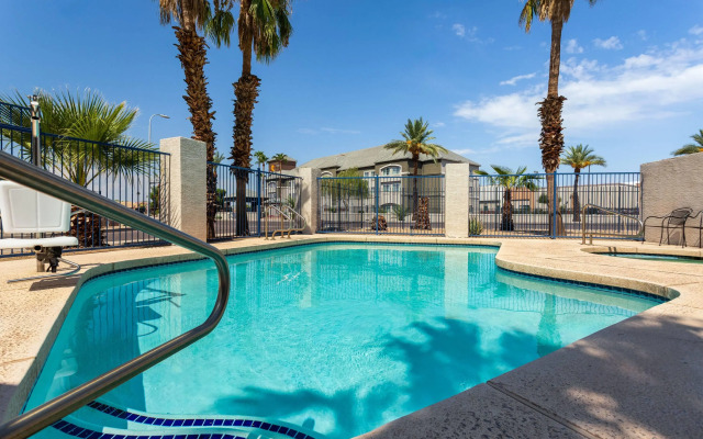 Days Inn by Wyndham Phoenix West