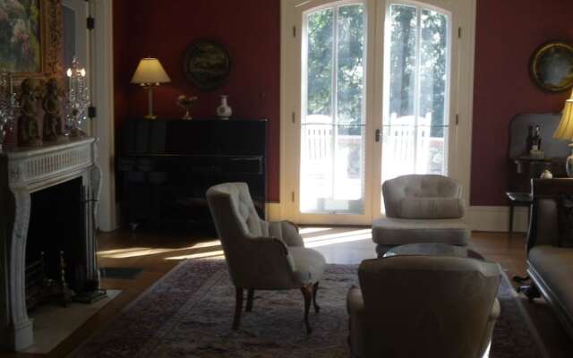 The VanLandingham Estate Inn & Conference Center