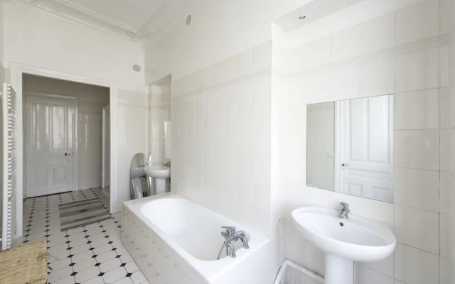 Veeve Champs Élysées Hideaway