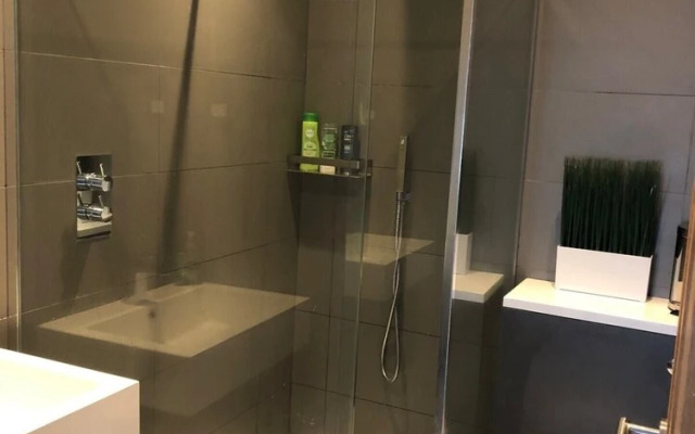 Modern and Stylish 2 Bedroom House in Brighton
