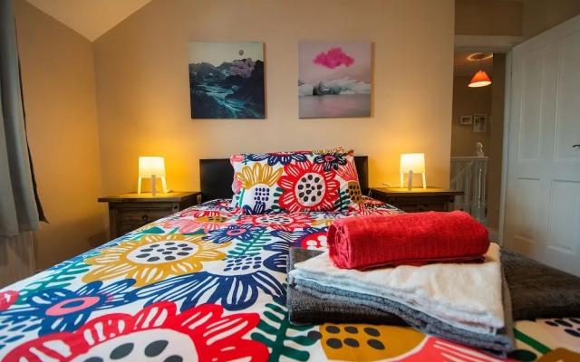 Modern Central Three Bedroom House