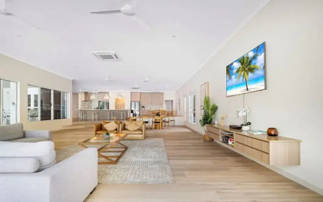 Majestic Manor Stylish Super Home Pool BBQ