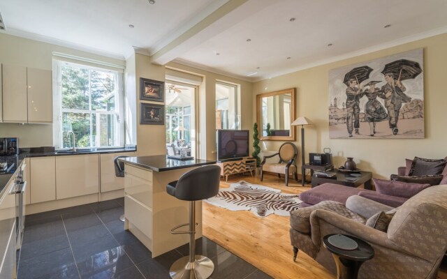 Designer Chelsea Family Home with Garden