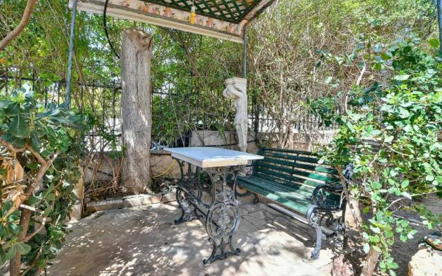 Light-filled home with Garden near Beach