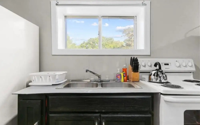 Broadmoor Bungalow - Unit B