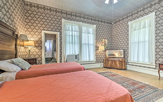 The Lilly House: Historic Glen Rose Home w/ Porch!