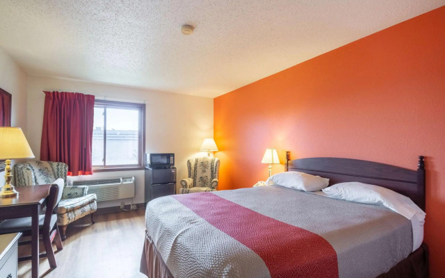 Super 8 Saukville Milwaukee