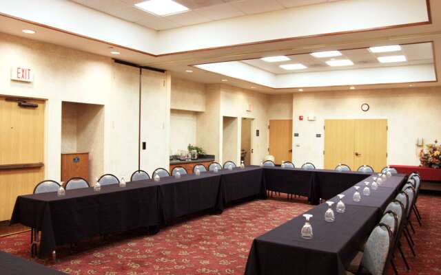 Hampton Inn & Suites Kansas City-Merriam