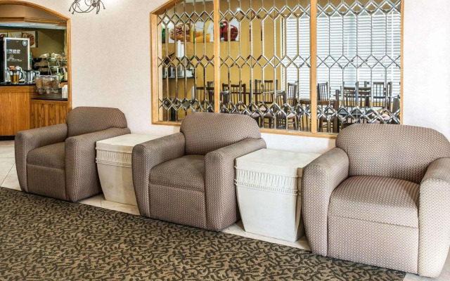Quality Inn & Suites Shelbyville I-74