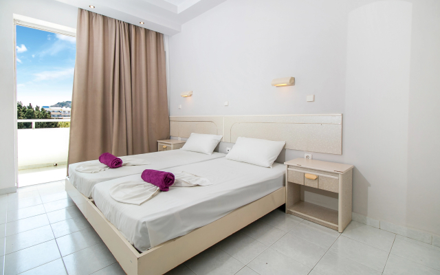 Stamos Plus Hotel