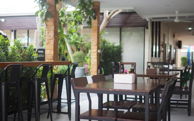 Mangoes Guesthouse