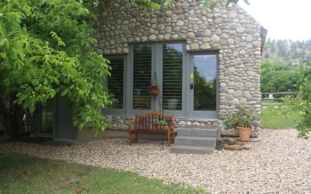 River Stone Inn & Gallery