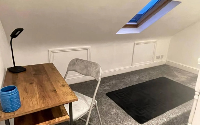 Cosy home with FREE PARKING and fast internet