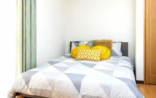 6 Minutes to Shinjuku Station by Train, Max 4 People