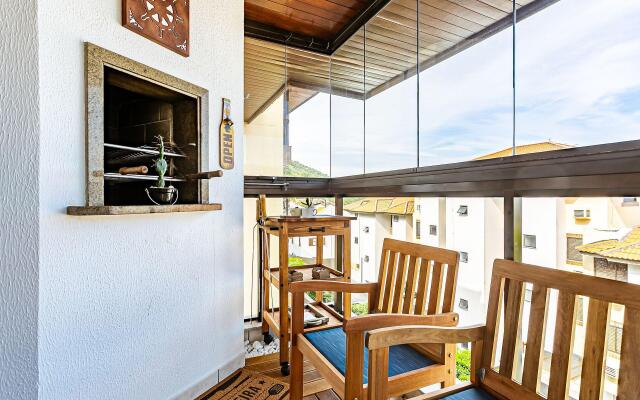 Apto com sacada e churrasq 260m Praia Brava COI302