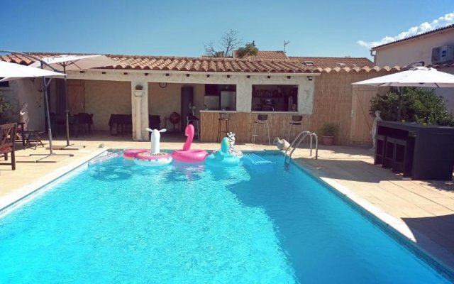 Maison à 200m de la mer, 10 mn de l'aéroport de Bastia avec sur place un Snack avec accès piscine gratuit pour la clientèle