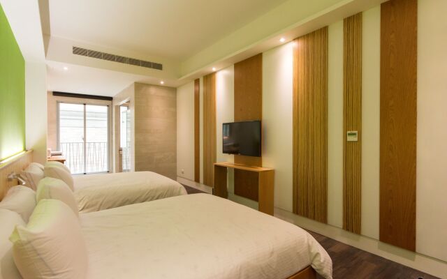Treehouse Hostels