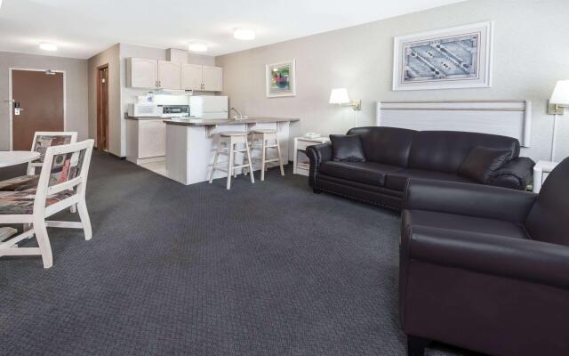 Stony Plain Inn and Suites