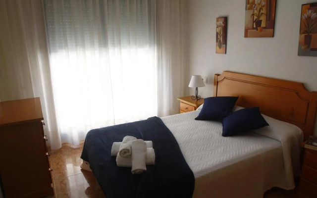 Apartamentos La Perla con piscina y parking
