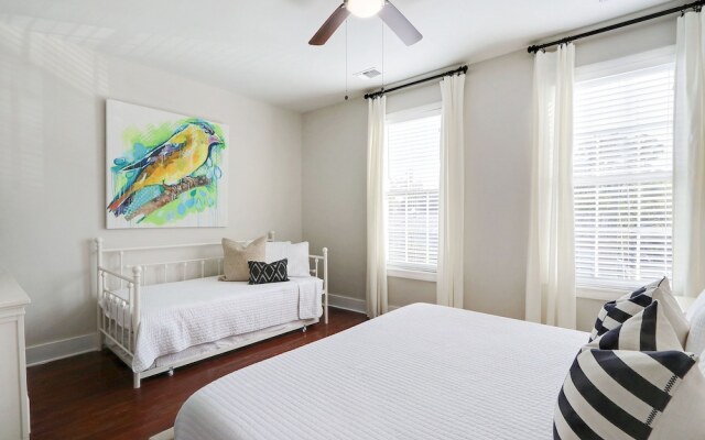 Gallery Stays - Amiri Pop