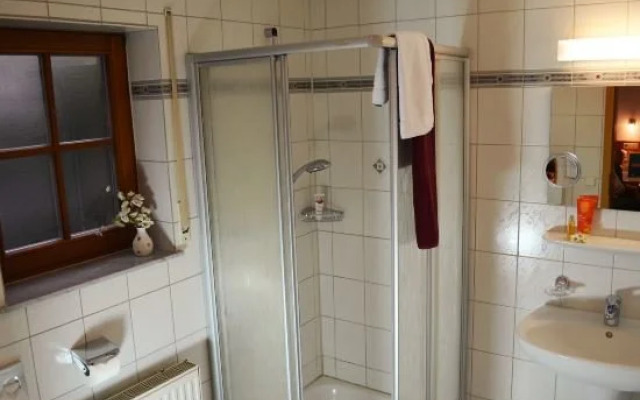 Pension Regenscheit