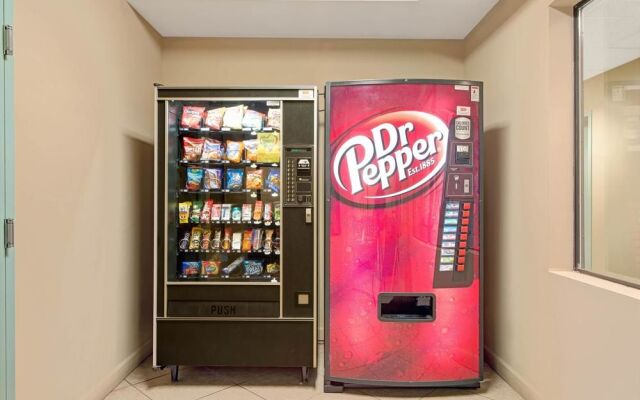 Days Inn by Wyndham Downtown St. Louis