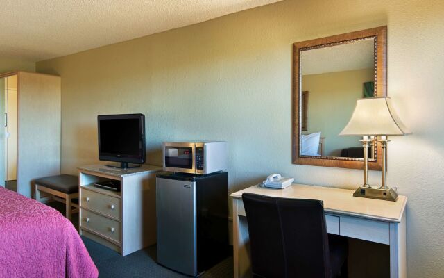 Oxnard Inn Lancaster