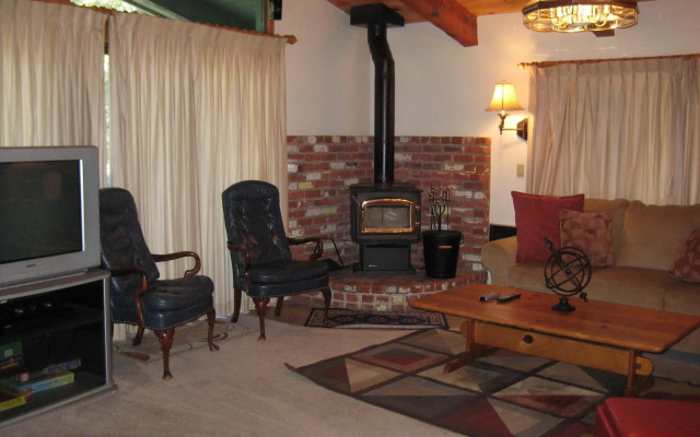 Chateau Sans Nom by Mammoth Reservation Bureau