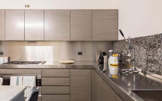 Amazing 4 bedrooms apartment with garden