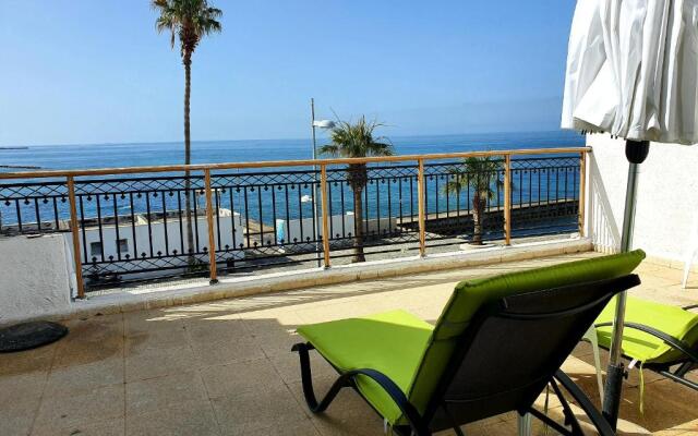 Poseidon 51 - Beachfront Two Bedroom Apartment