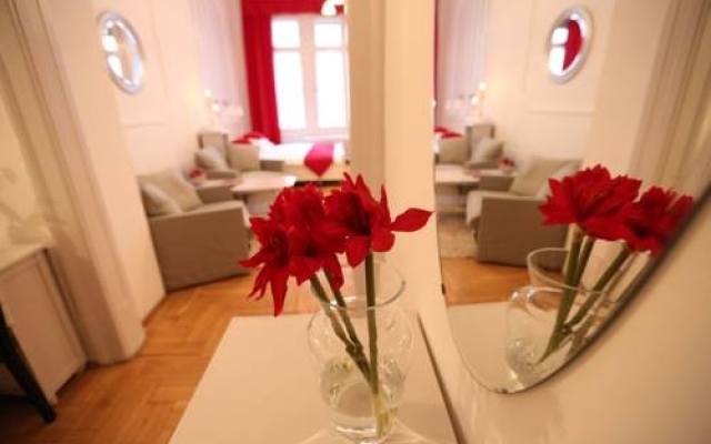 d.Five Classic Luxury Apartment