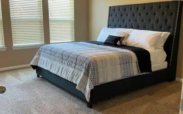 Luxury Stay - Near Houston Airport
